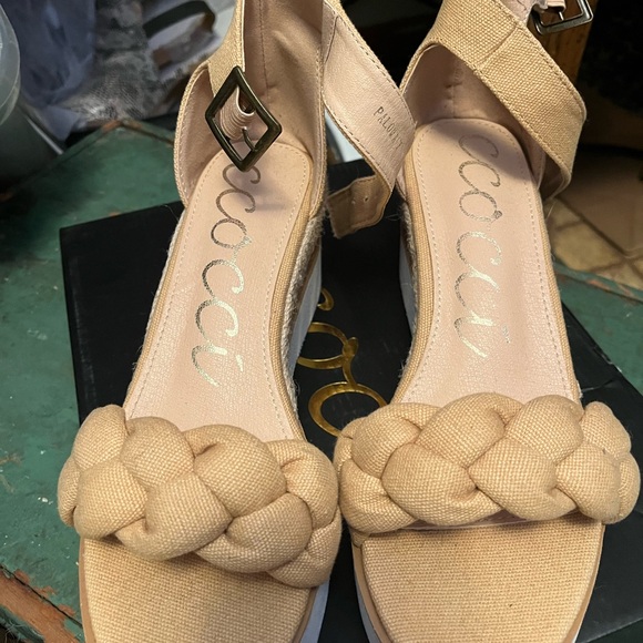 open toe sandals - Picture 2 of 4